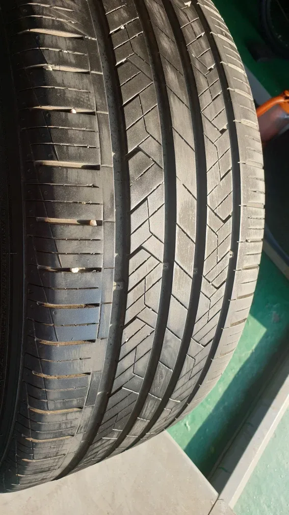 245 45 18  중고타이어  두개