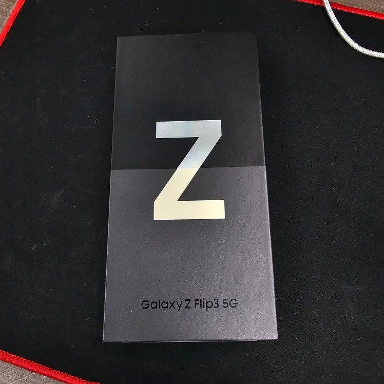 중고 갤럭시 Z플립3 (Z Flip3) 크림색상 파손없음