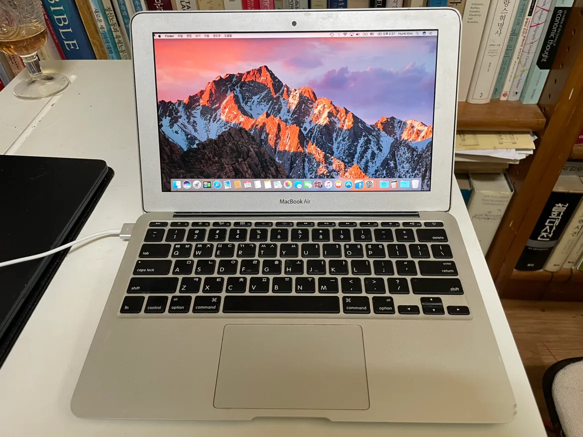 맥북 에어 11인치 중고(유선마우스, 충전기 포함)