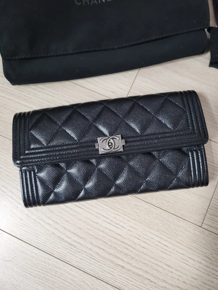 샤넬 보이장지갑 판매합니다.(정품)