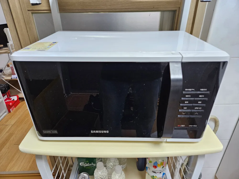 10회미만 사용 중고 삼성 전자렌지 (ms23k3513aw)