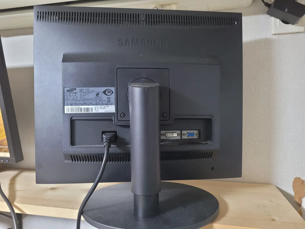 삼성19인치 LCD 모니터