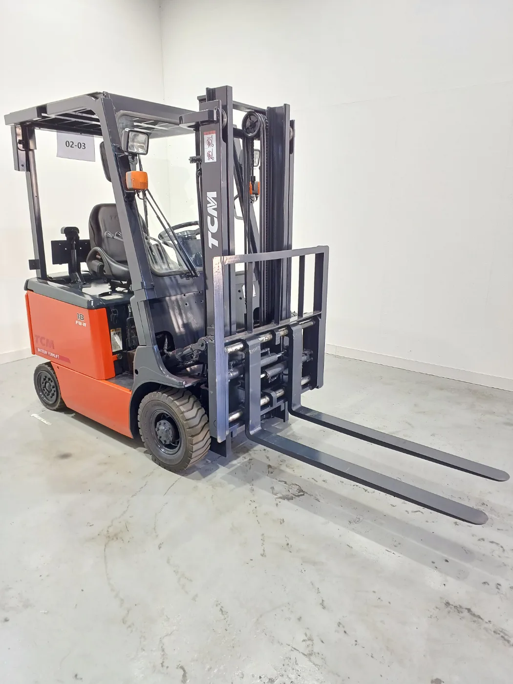 [중고지게차] 02-03 전동지게차 TCM FB18-8 카운터