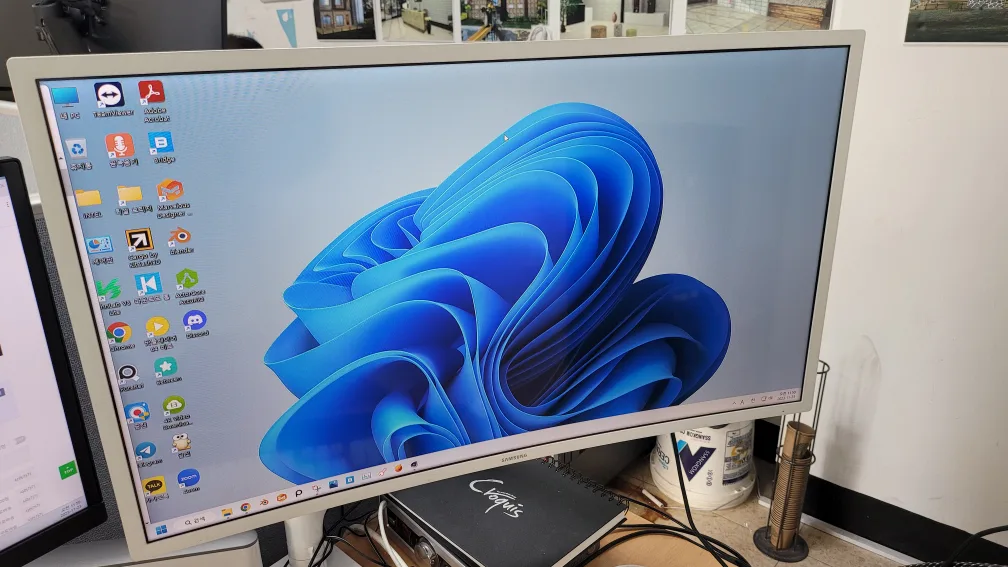 삼성 32인치 커브 모니터 중고 판매 입니다.