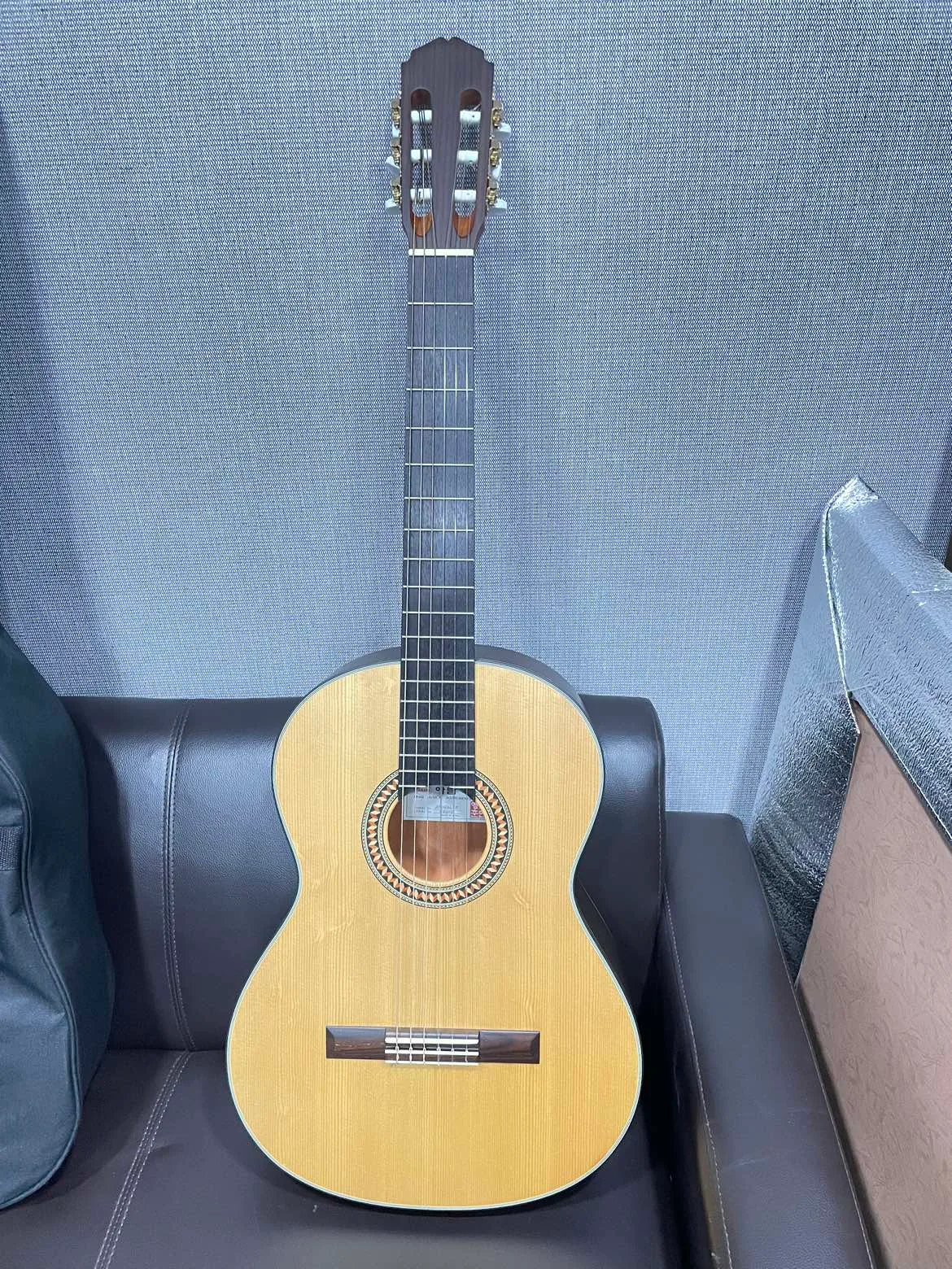 아람기타 등급R 민트급 중고클래식기타 팝니다