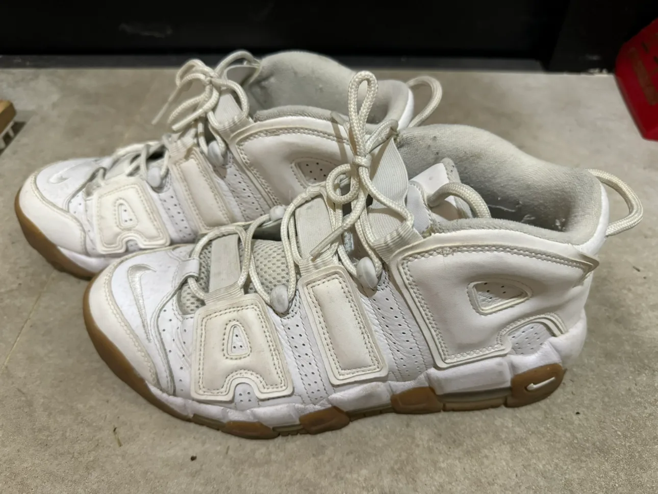 나이키 업템포 검솔 265 중고