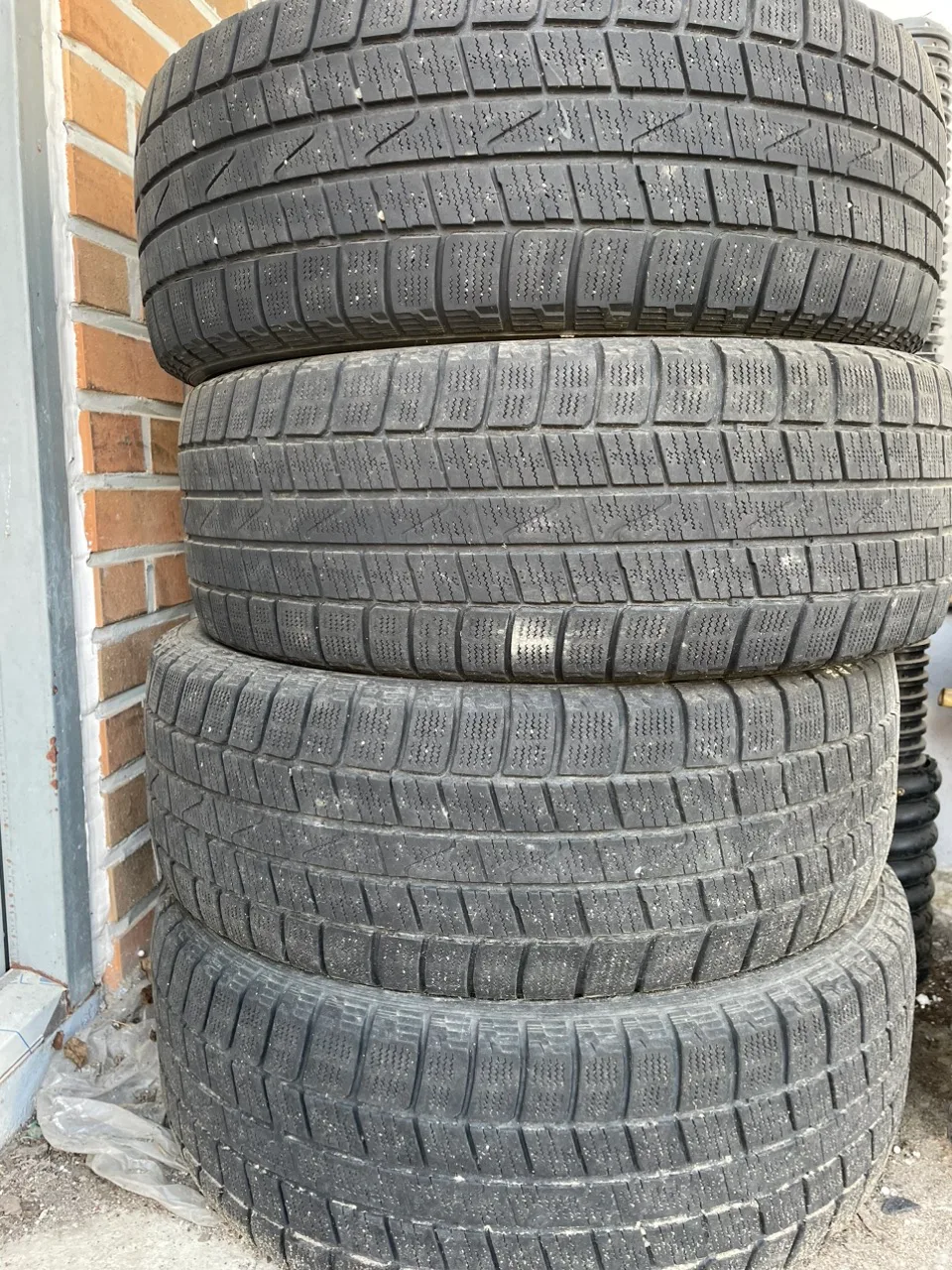 한국타이어 235/60R16 윈터타이어 판매(중고)