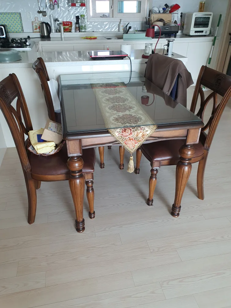 식탁 중고 6만원이요