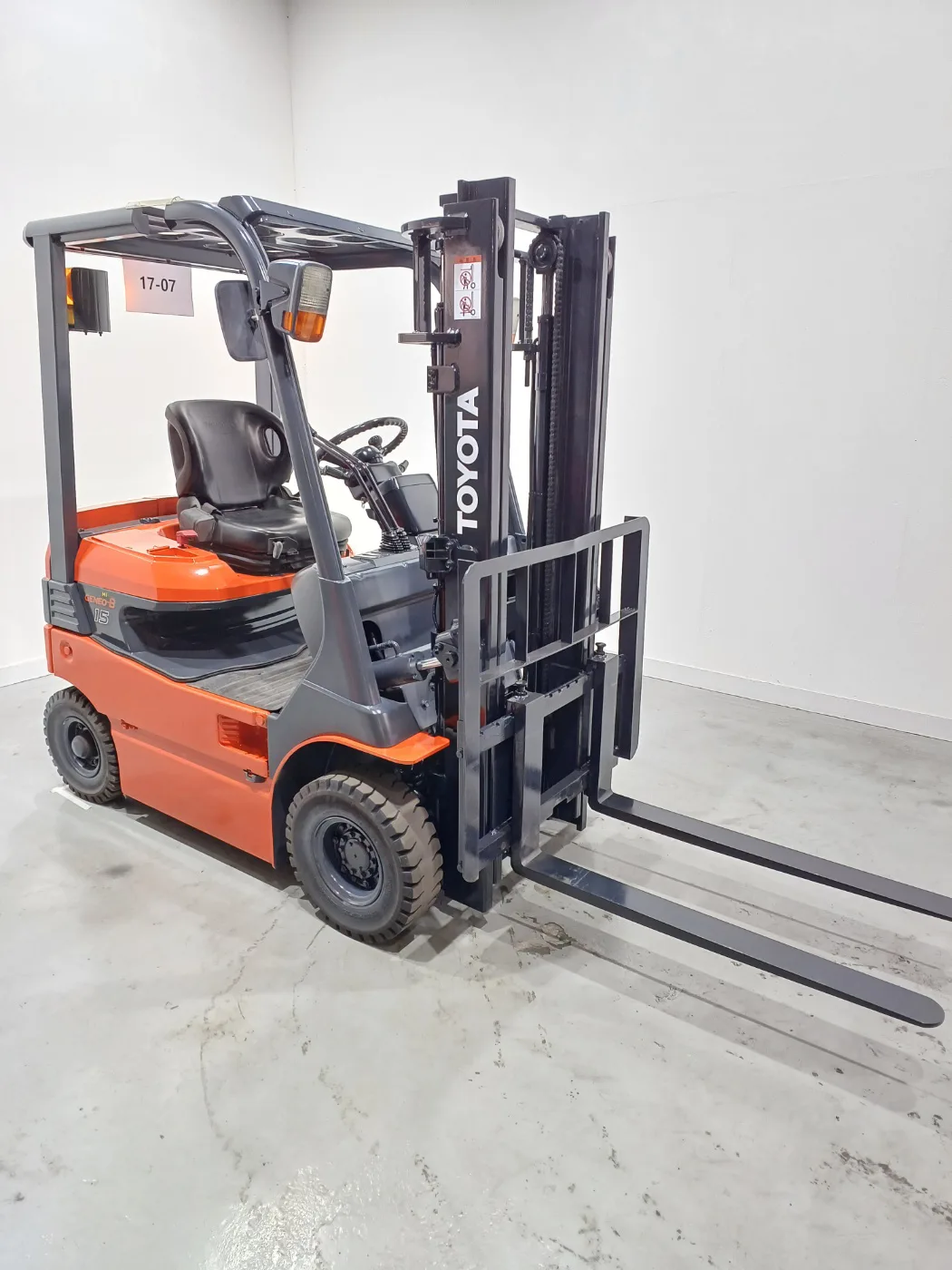 [중고지게차] 17-07 전동지게차 도요타 7FB15 좌승식