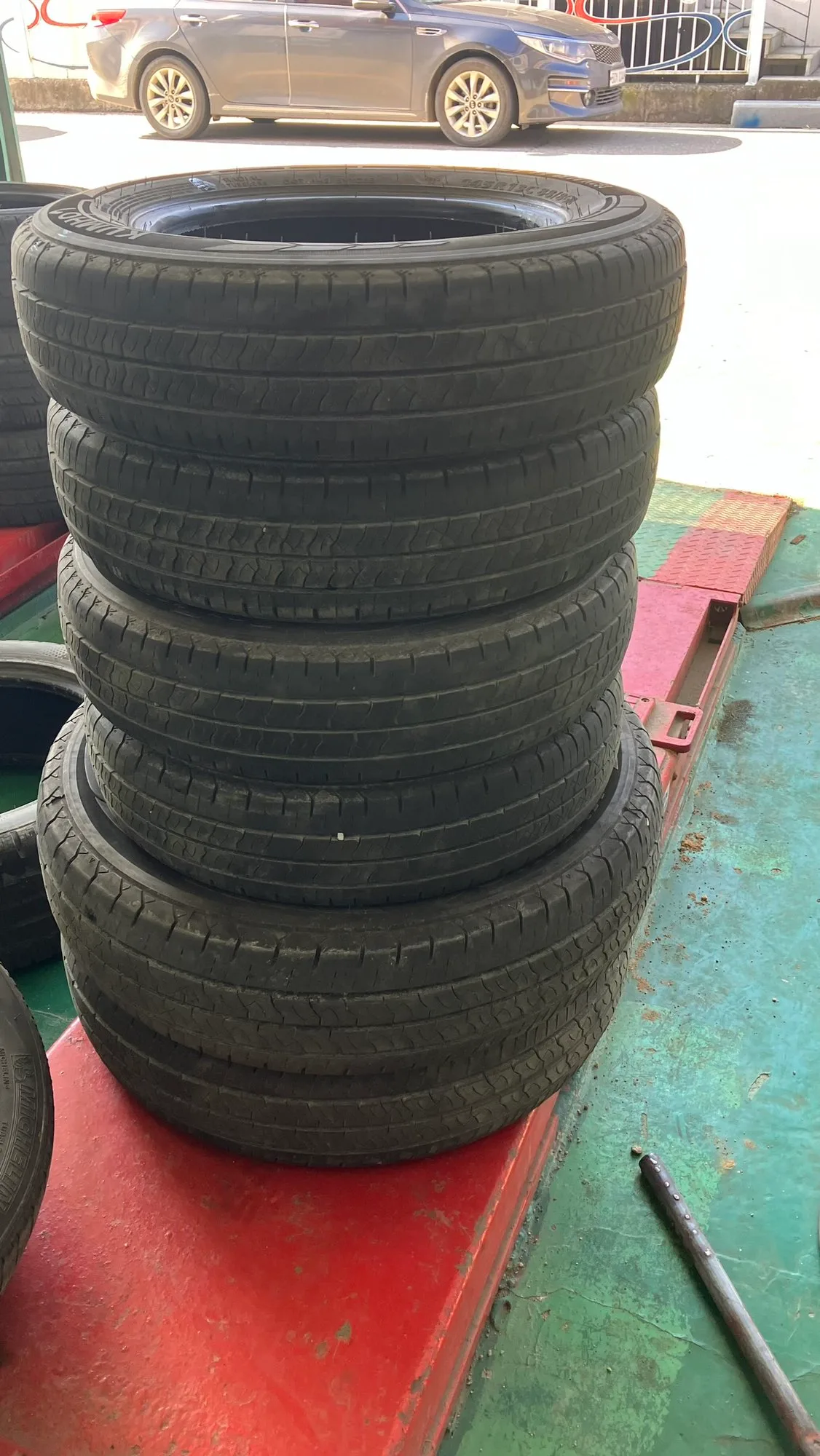 1톤트럭용 중고타이어 세트 판매합니다