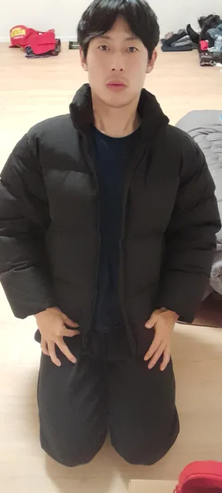 무신사 점퍼입니다 중고고요 따뜻하고 옷이 이쁩니다 사이즈는 라지입니다 정말옷상태괜찮아요^^