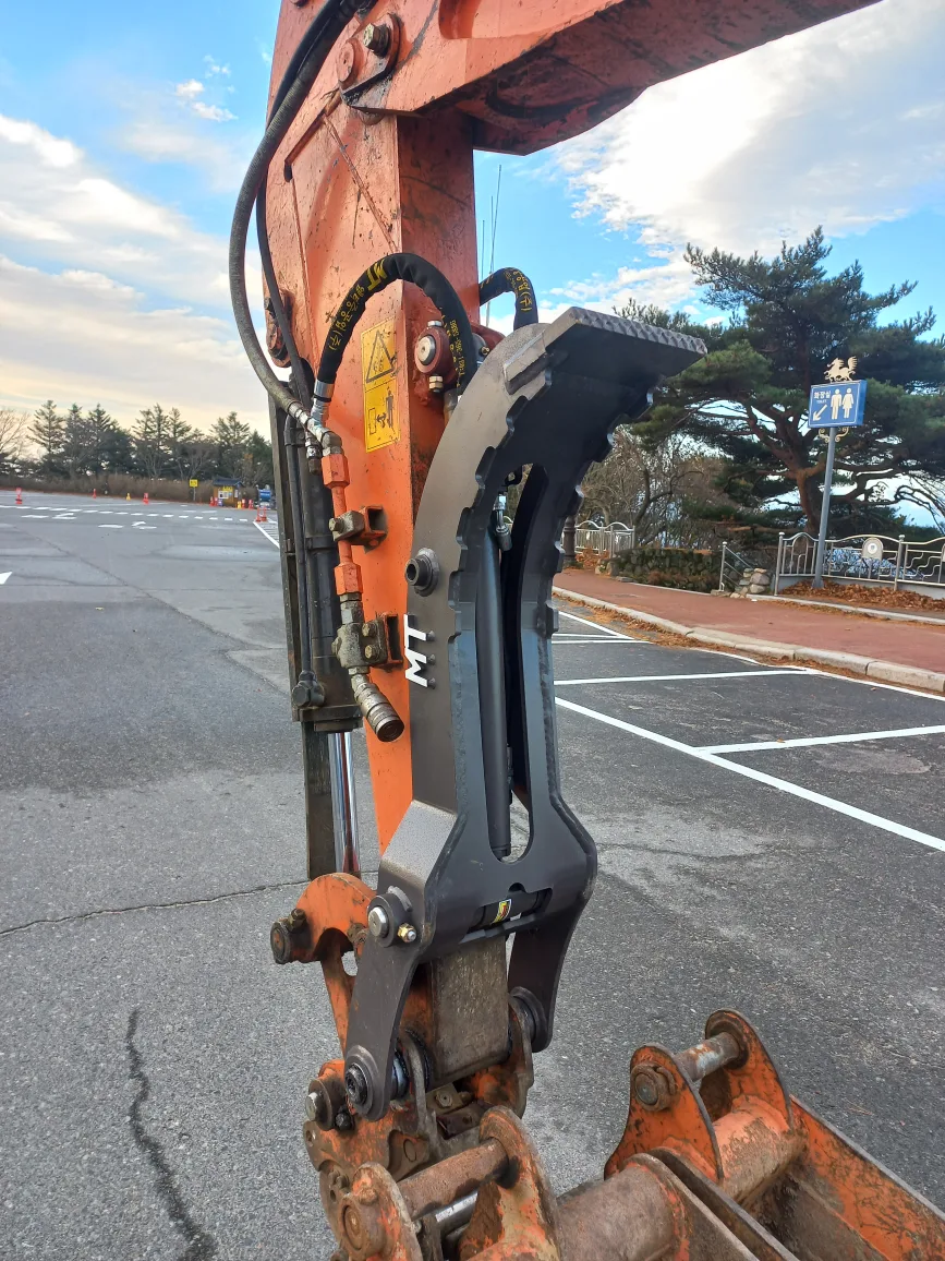 미니굴삭기 집게 중고 구합니다