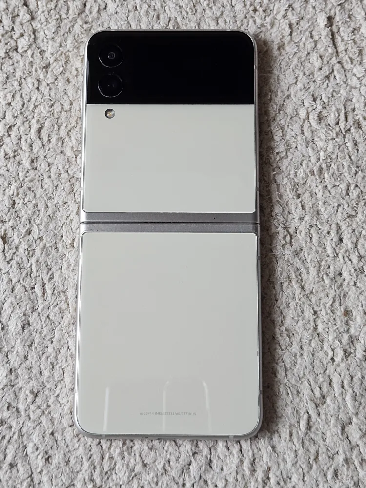 플립3 크림  중고폰 팔아요!