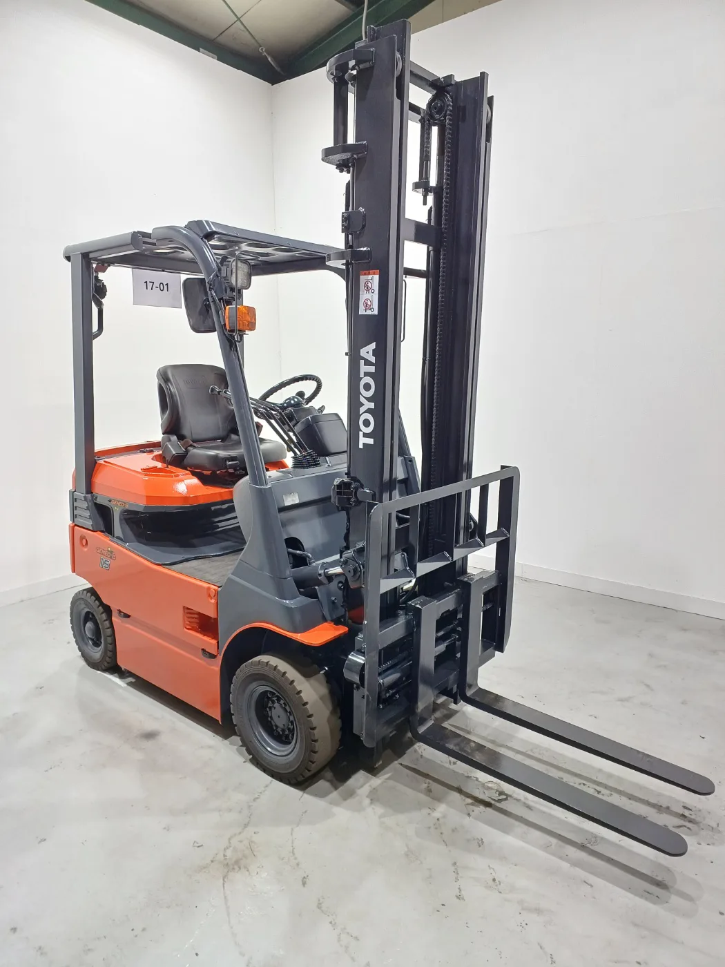[중고지게차] 17-01 전동지게차 도요타 7FBH15 좌승식