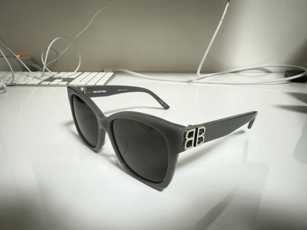 발렌시아가 선글라스 BB0102SA 🕶️