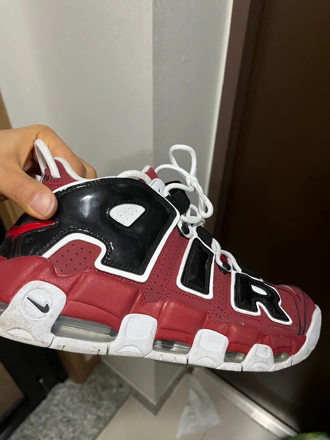 나이키 업템포 275 중고