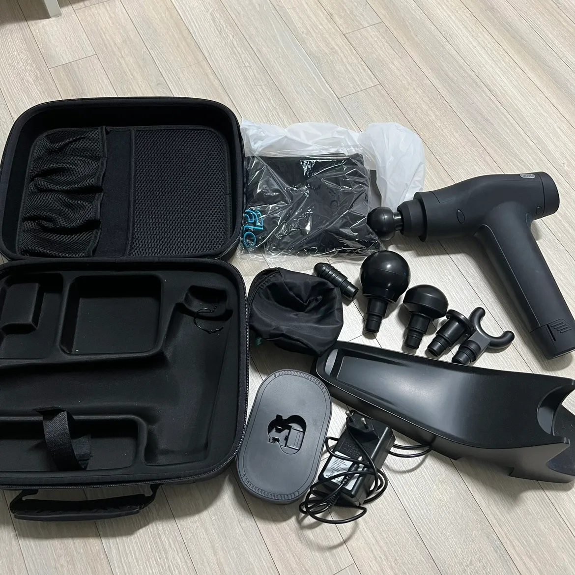 플로우7 마사지건 (안마기기) 패키지 판매합니다