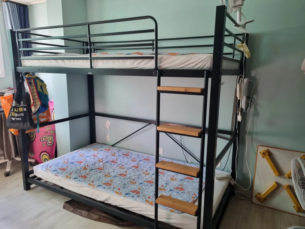 2층 철제 침대 판매합니다(중고)