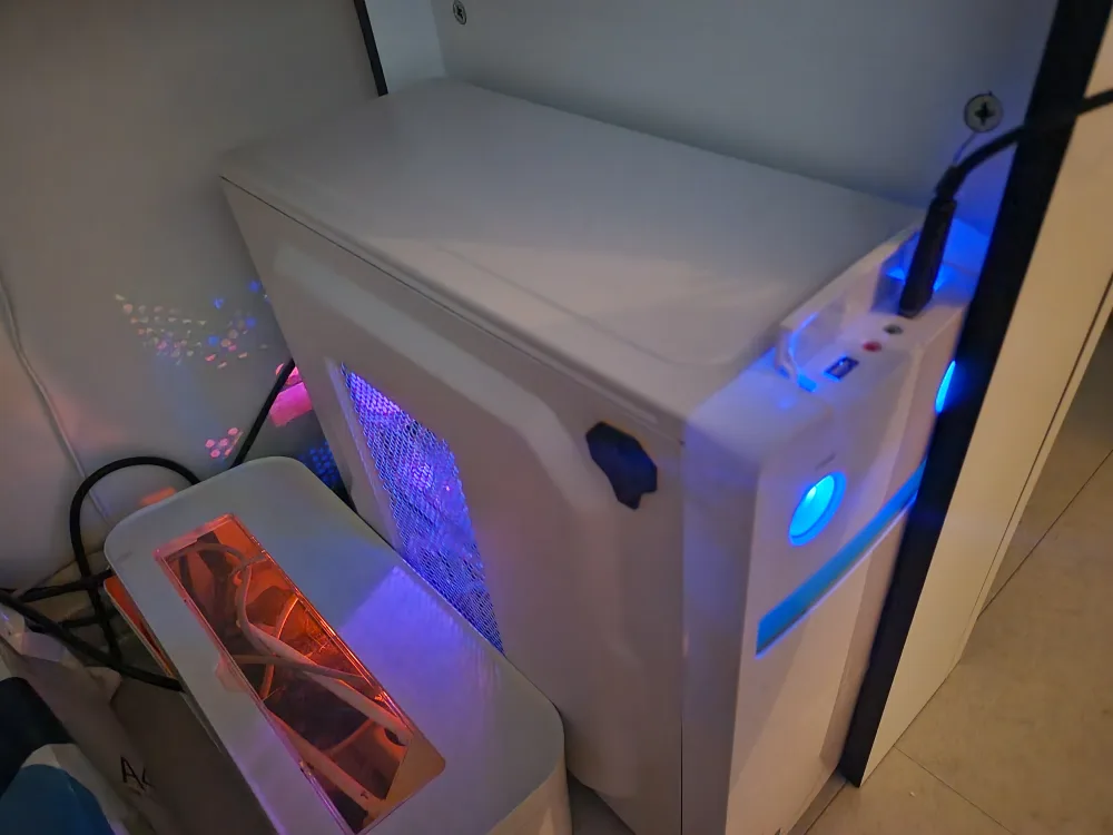 게이밍 데스크탑 PC + 27인치 모니터