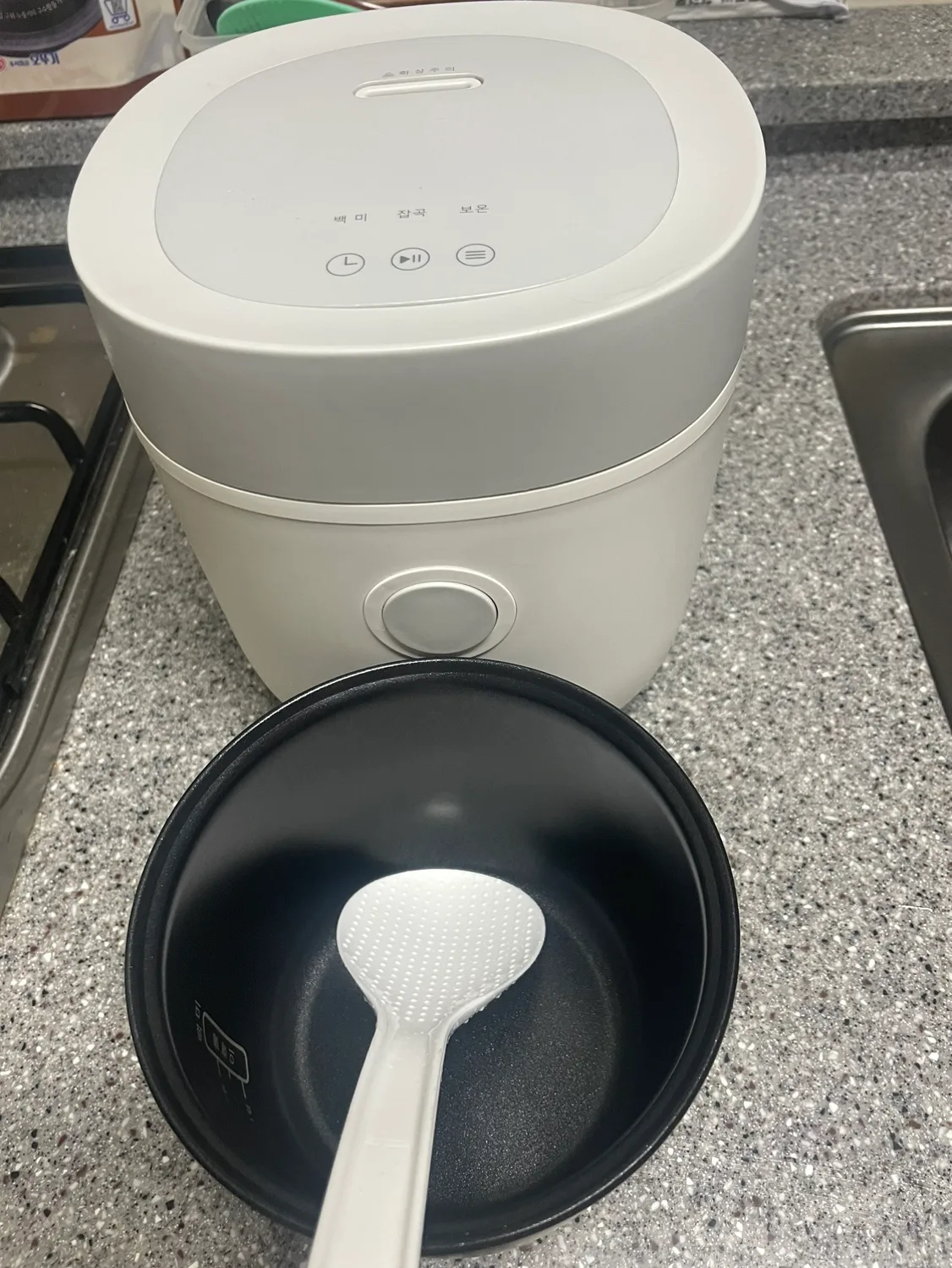 밥솥새로 사서 중고로 싸게 팔아요