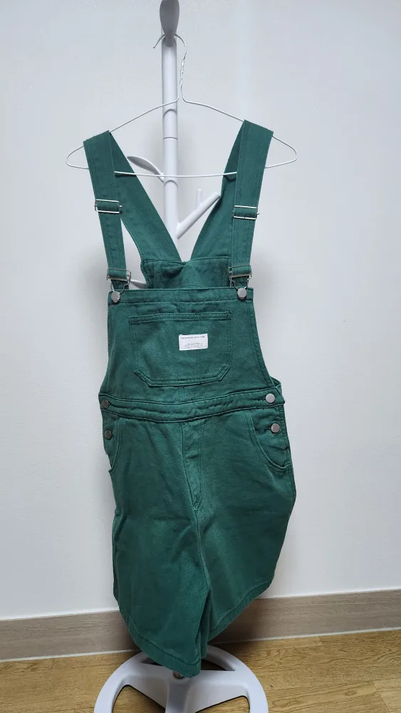 옷장 정리중입니다.