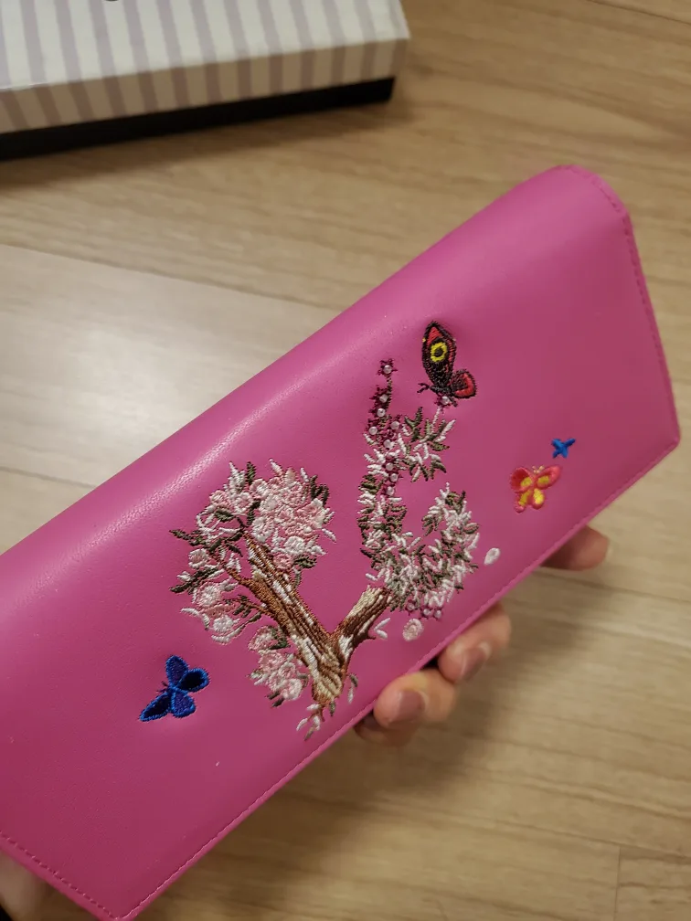 LuLu Guinness 루루기네스 가죽장지갑 고급자수