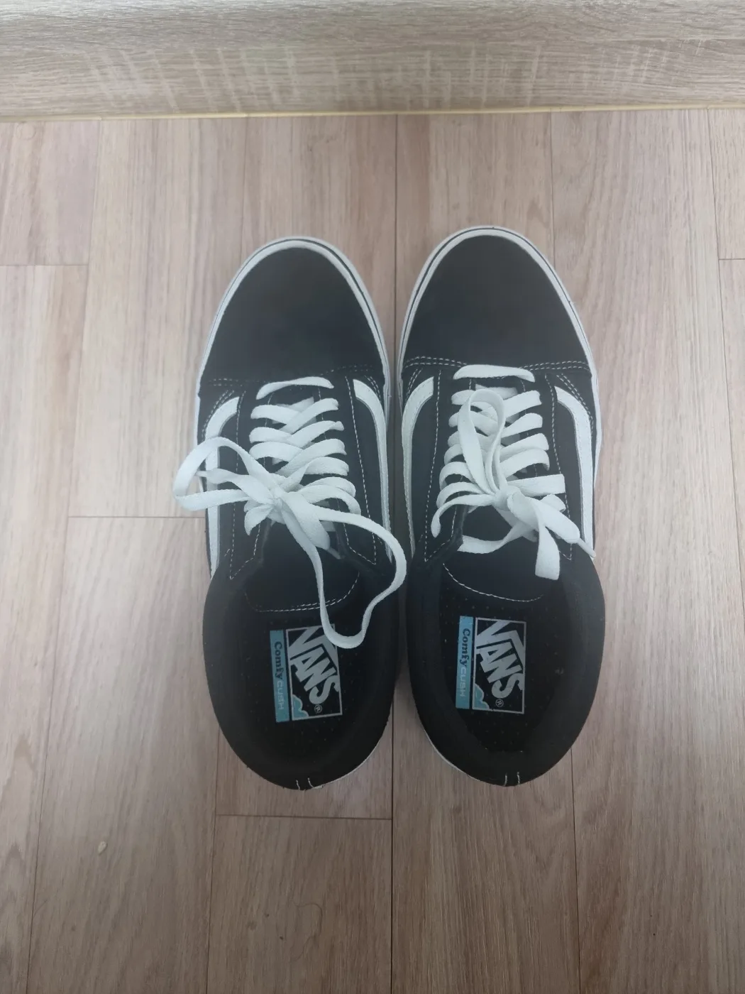 중고 반스  컴피쿠시 올드스쿨 275사이즈팝니다.