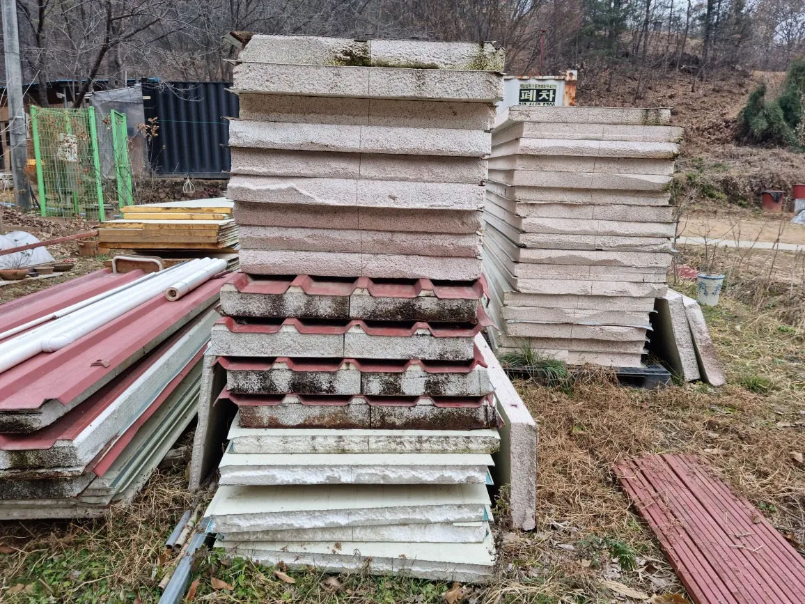중고판넬  일괄판매 합니다.  100m  26장. 80m8장  지붕판넬100m7장