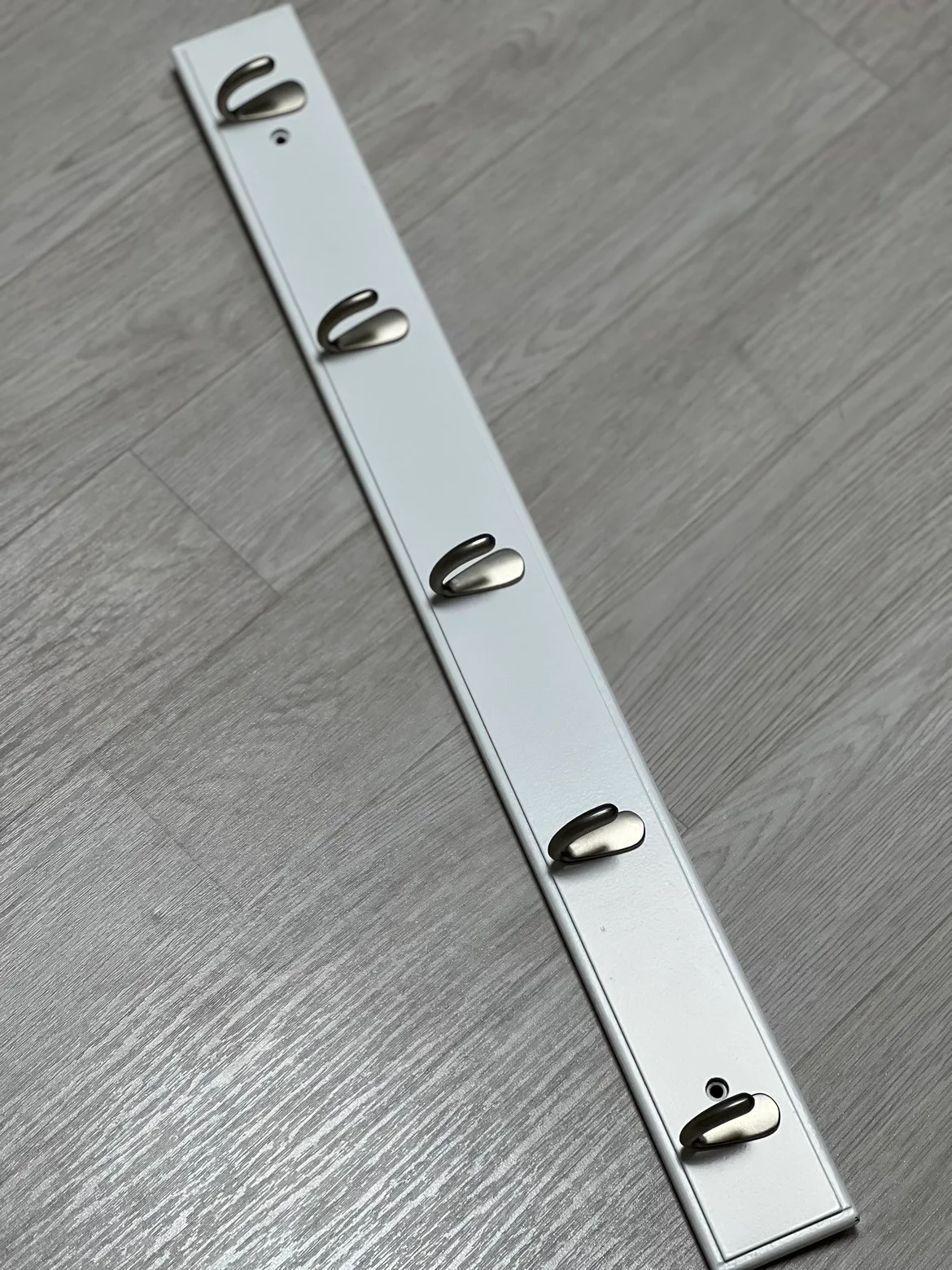 벽고리행거 판매합니다 중고지만 깨끗합니다 (문고리)