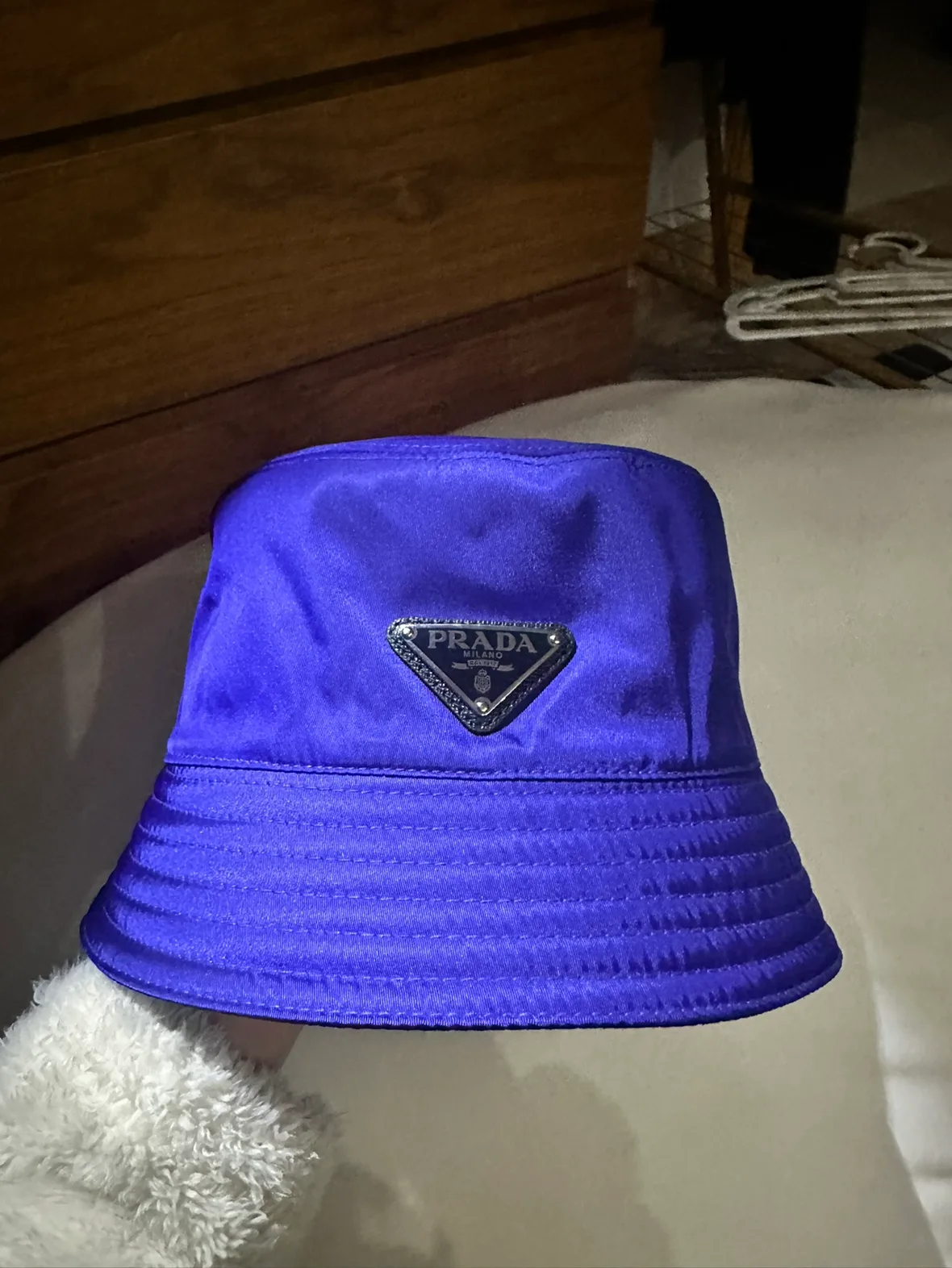 프라다 버킷햇