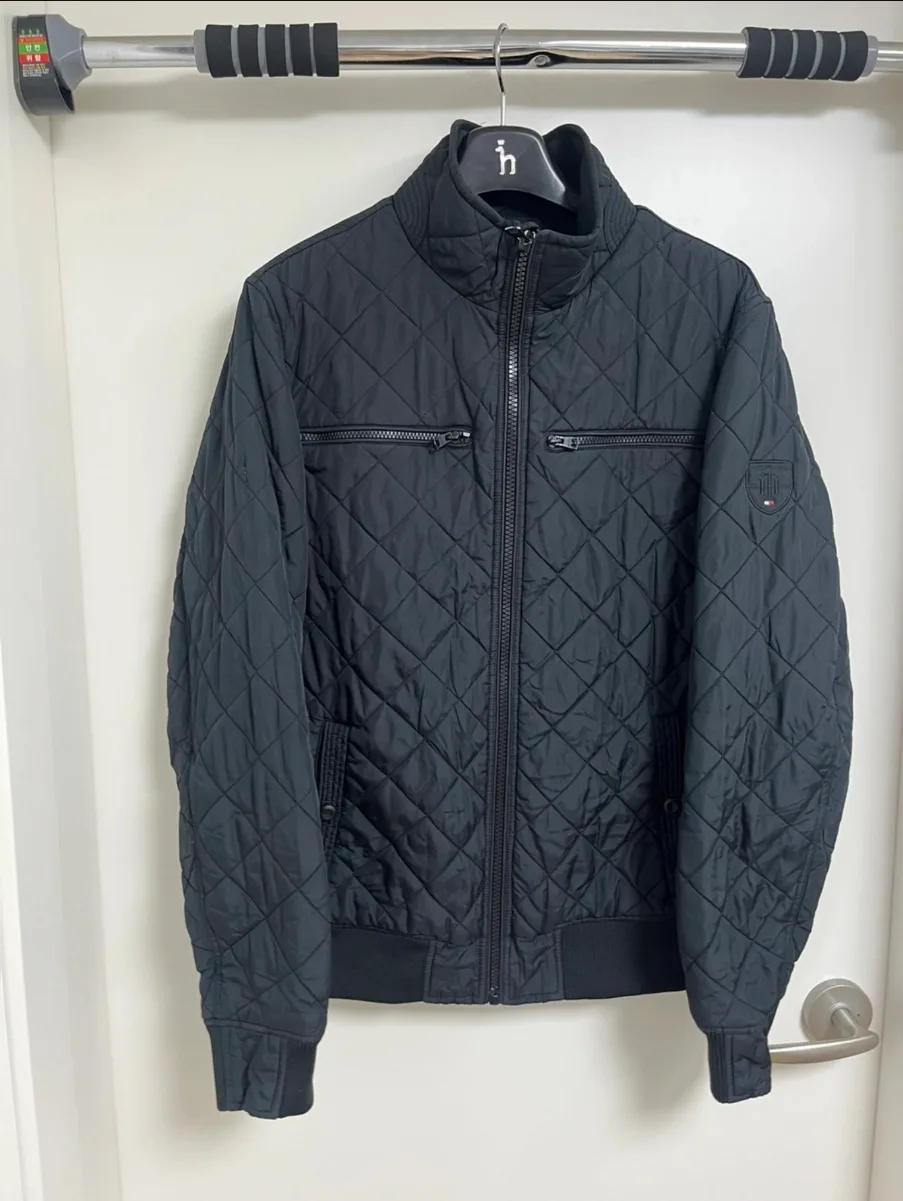 타미힐피거 검정 퀼팅 자켓 입니다.