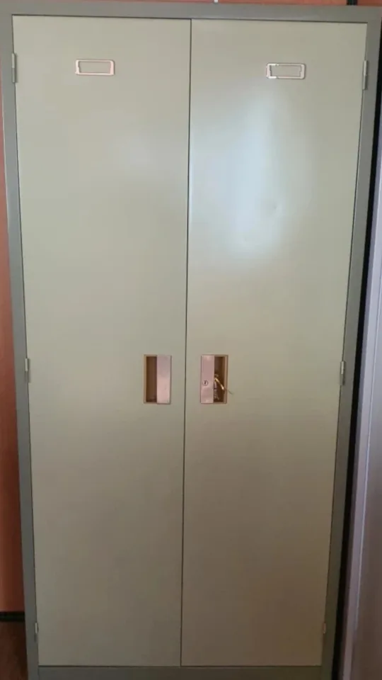 중고 철재캐비넷 구합니다. 연락주세요