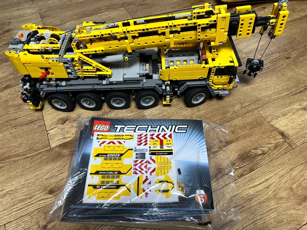 레고 테크닉 중장비 8043, 42009, 42030, 42043 조립된 중고 판매합니다.