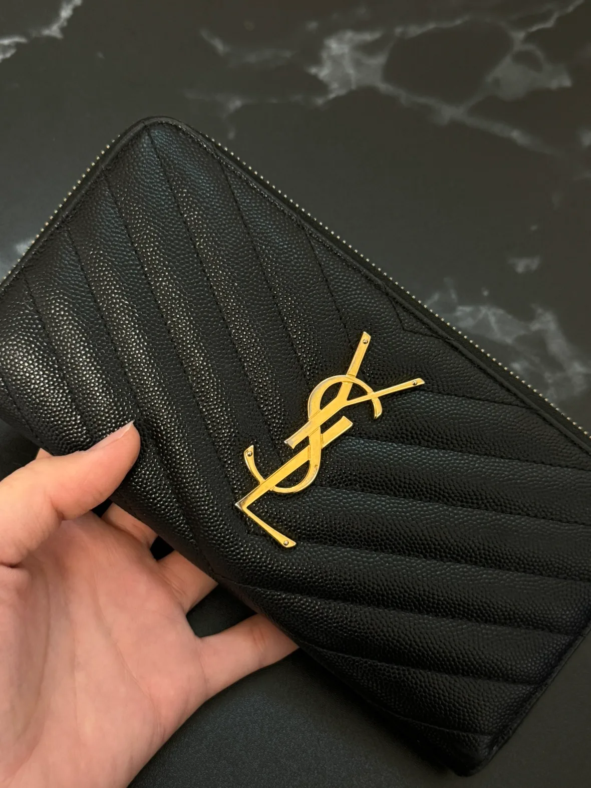YSL 생로랑 모노그램 레더 지퍼 장지갑
