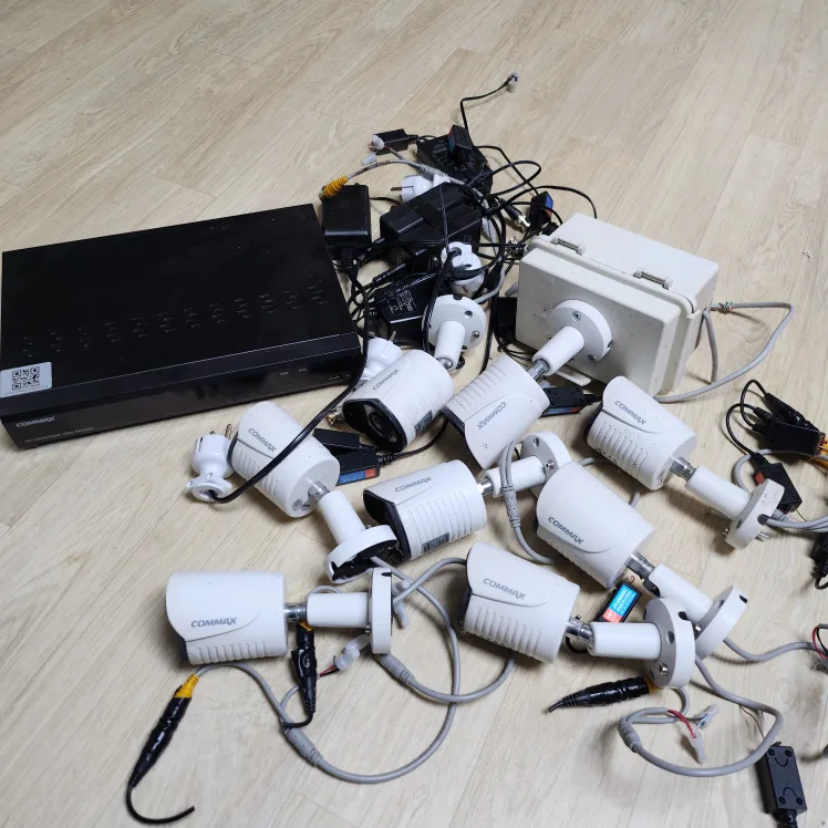 중고 cctv 코멕스 CVD-AF08SH + CAU-2M04R24SH [녹화기 + 카메라 8개]