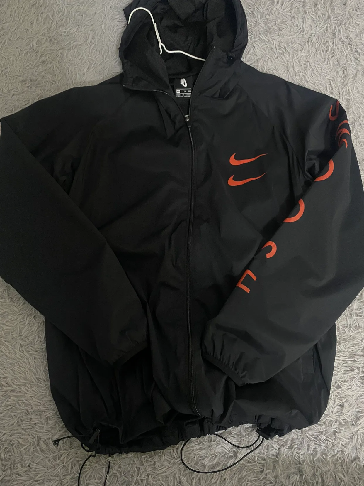 나이키 스우시 바람막이 미개봉중고