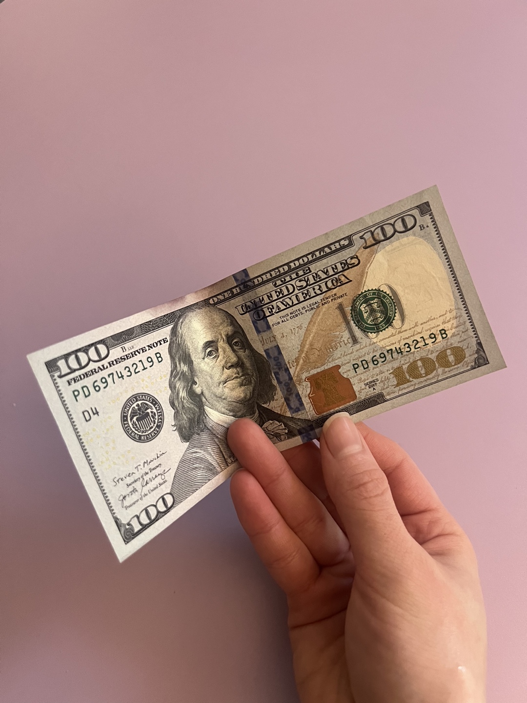 100 달러 (현 달러 환율 약 13만 2천 원)