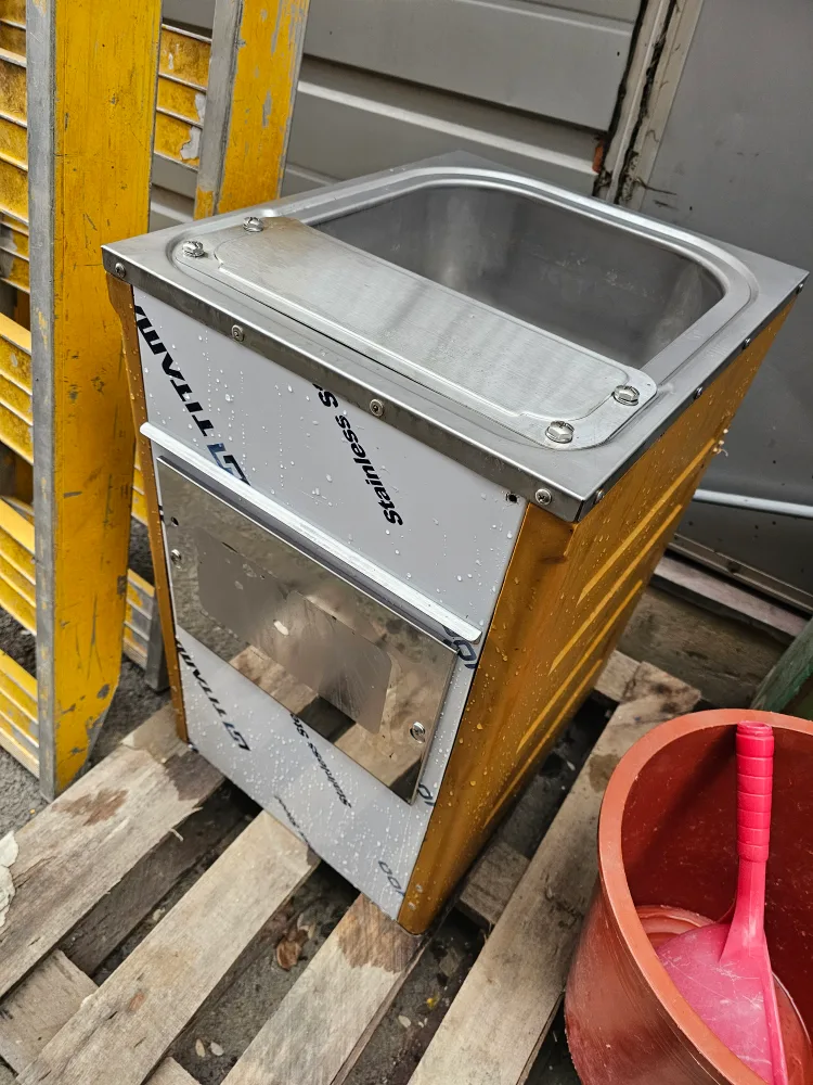 중고 1구 급수기(소, 염소 물통)팝니다.