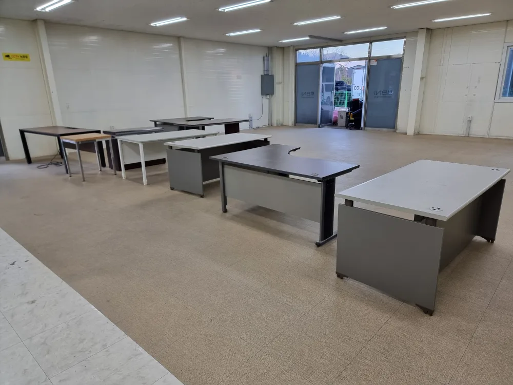 중고 사무 책상 무료나눔 합니다