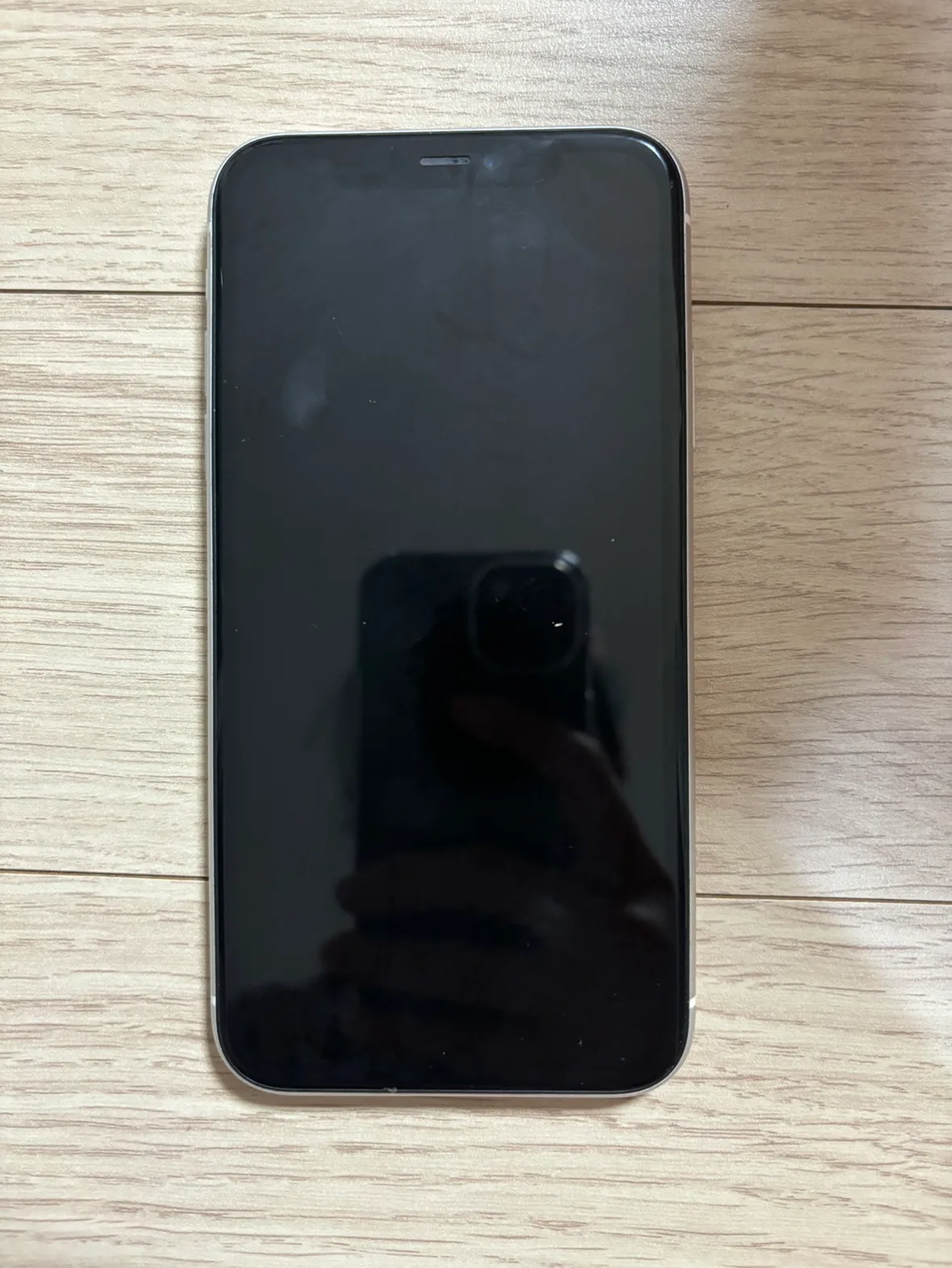 아이폰 11( 박스+ 충전기-중고 포함) 팔아요