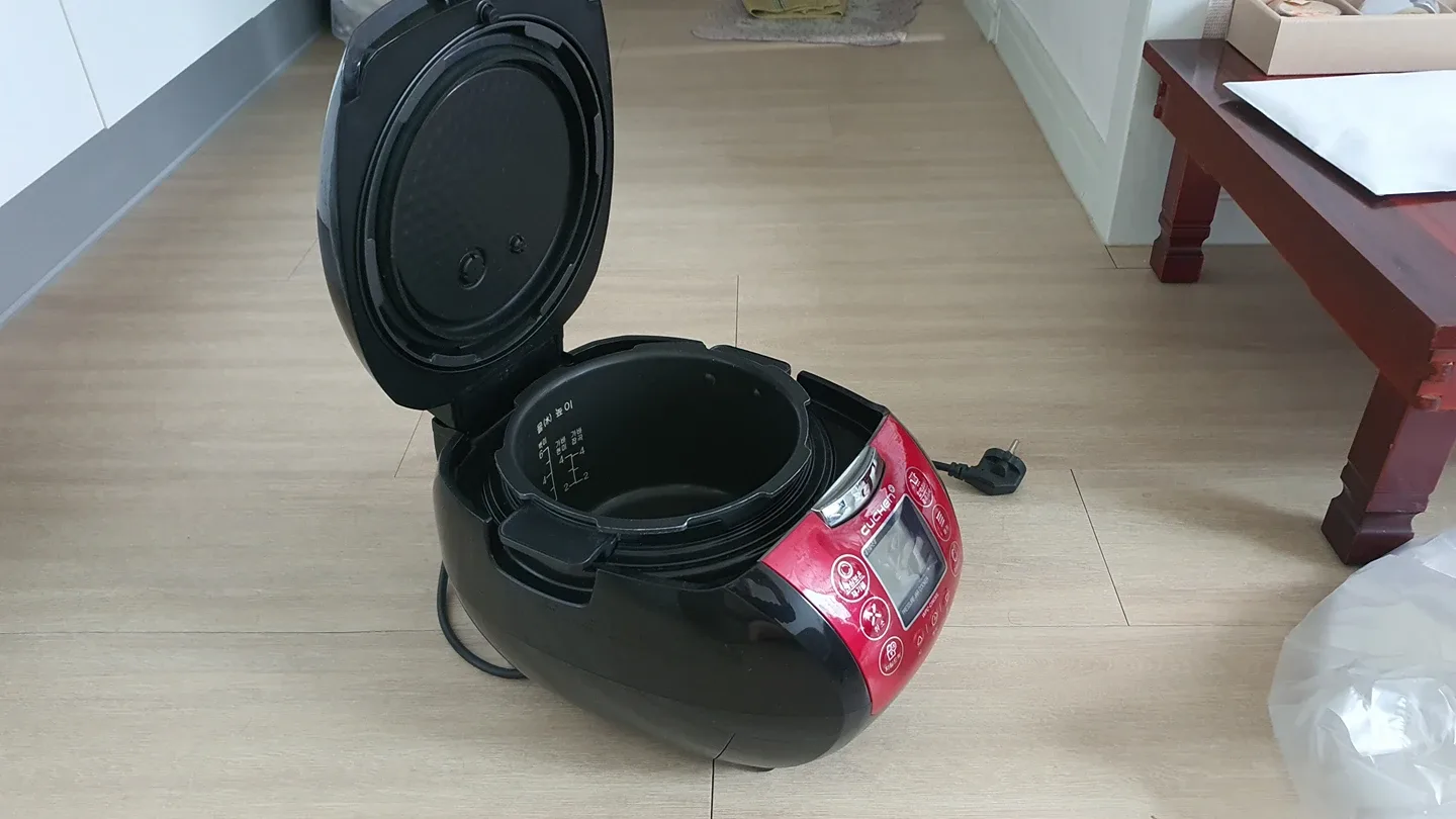 쿠첸 전기밥솥 6인용 중고 팔아요