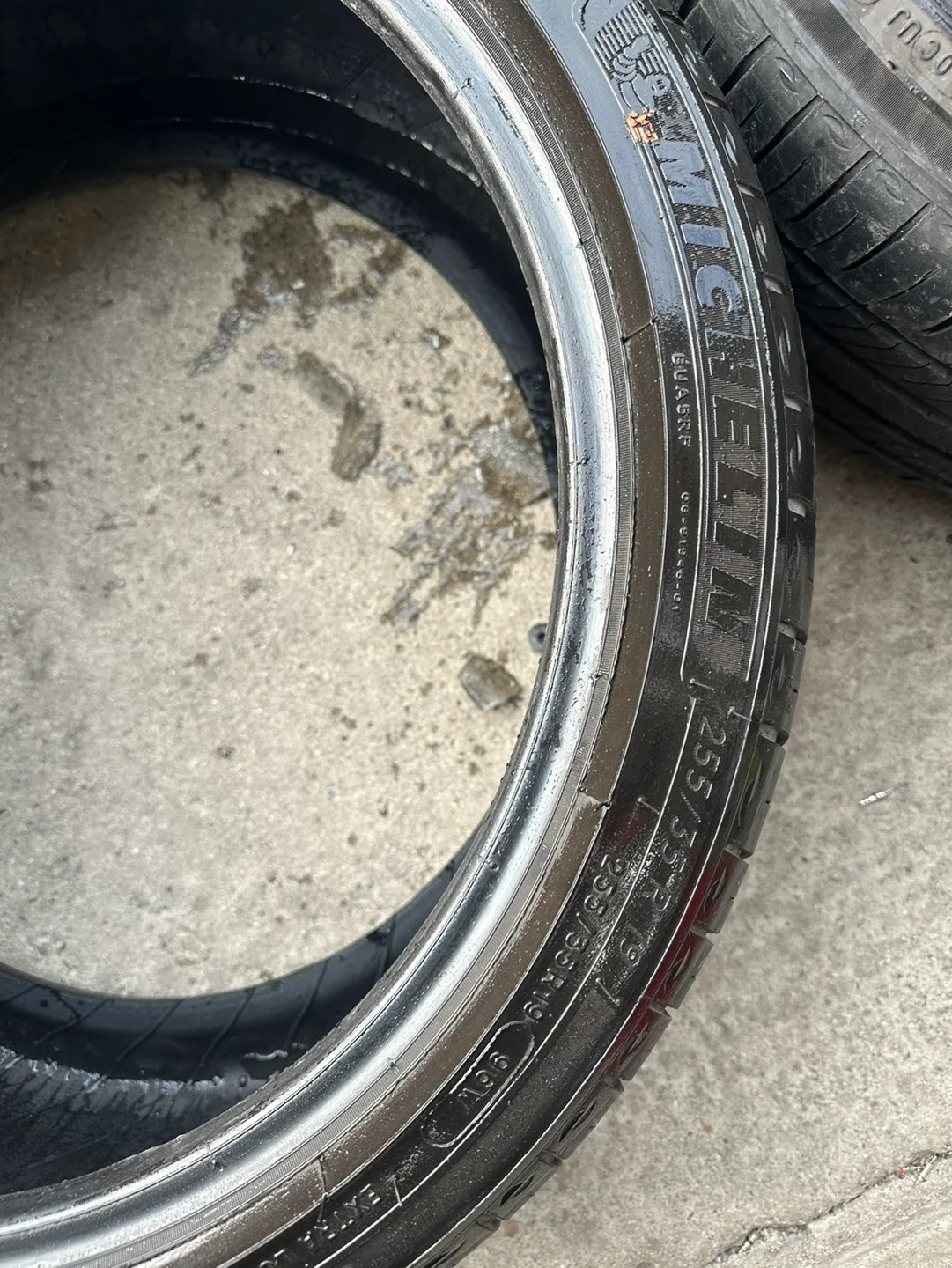 225 40 19 255 35 19 미쉐린 중고타이어 세트 판매합니다