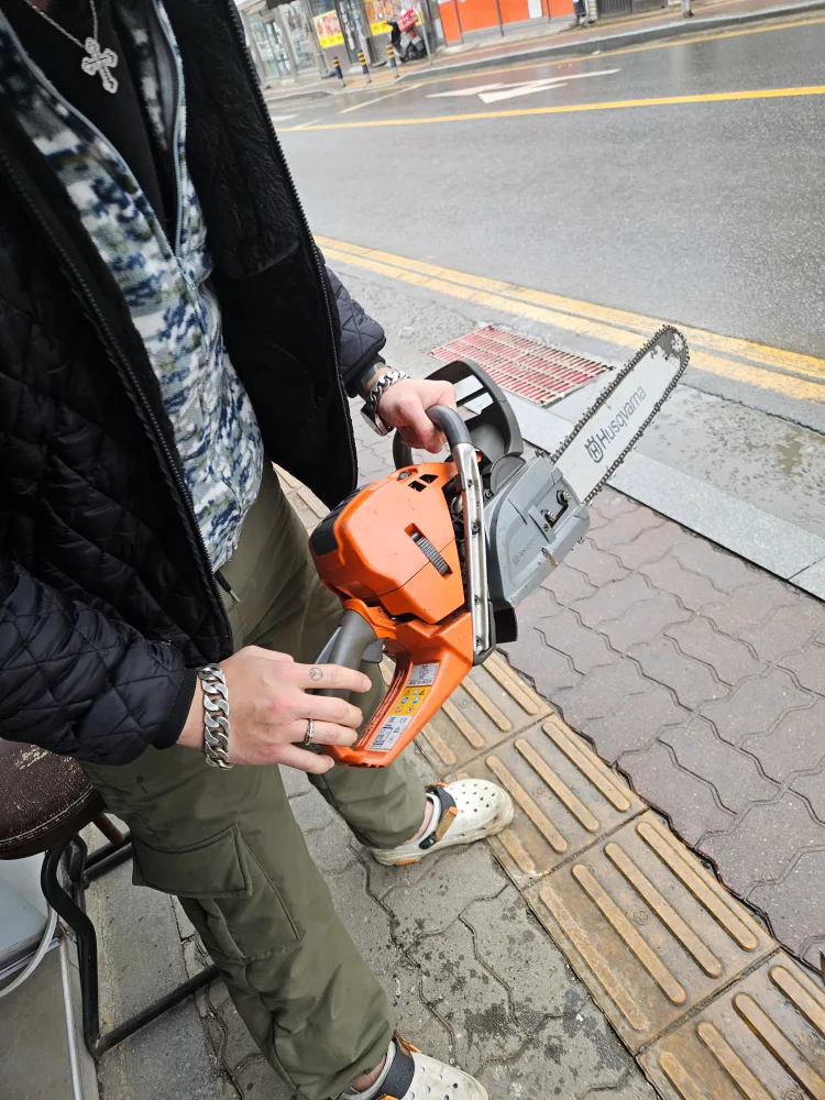 허스크바나 엔진톱 벌목 공구 18인치 중고