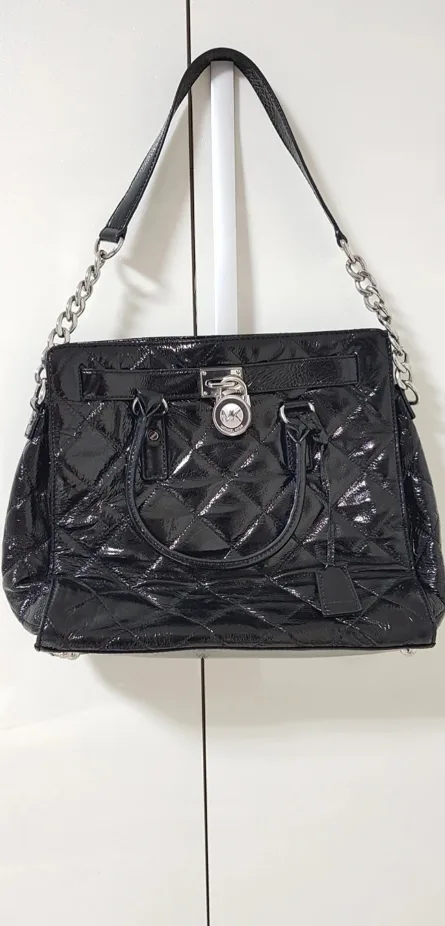 마이클코어스 해밀턴 라지 블랙 페이던트가죽체인 숄더백 토드백 중고상품 판매합니다.