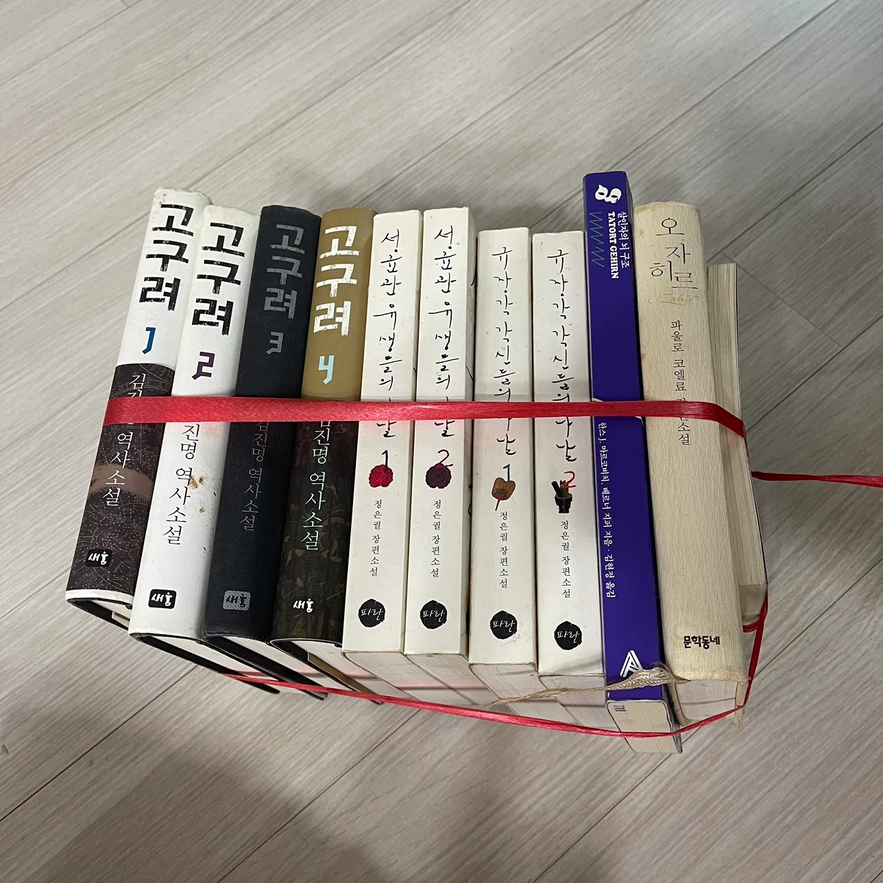 중고 책(예술, 여행, 소설 등)