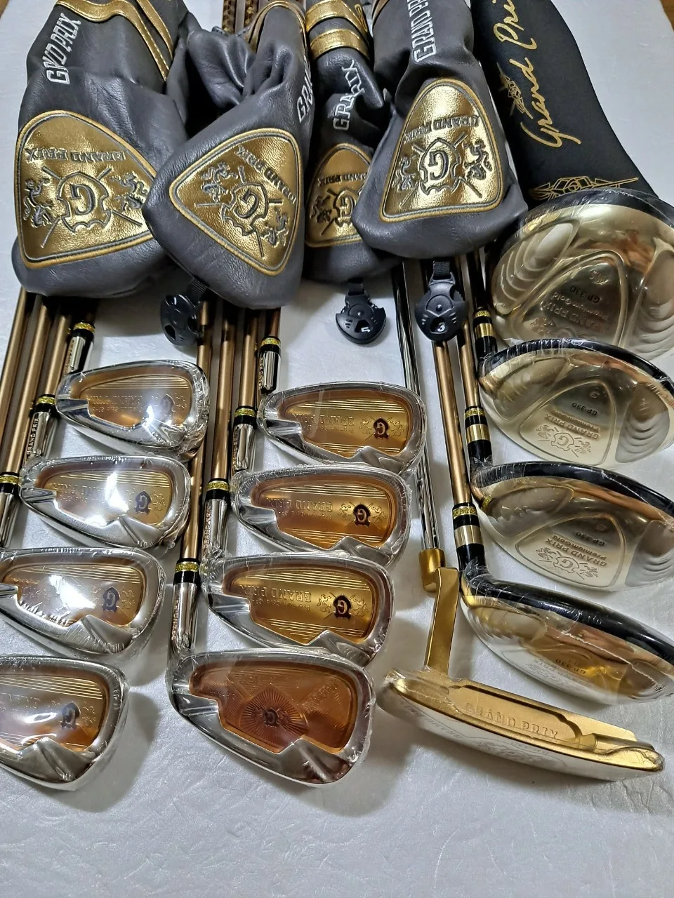 그랑프리 GP330s 풀세트 시타 1~2번 쳐보고 중고로 팝니다.  (골프) (메이드인 재팬) 가격제안 가능합니다.