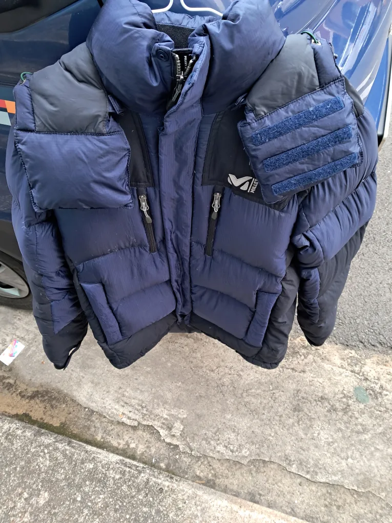 밀레오리털패딩 사이즈95드라이 해서 놨어요 중고인접확인 반품않ㄷㆍㅢㅂ니다일하시고 반품