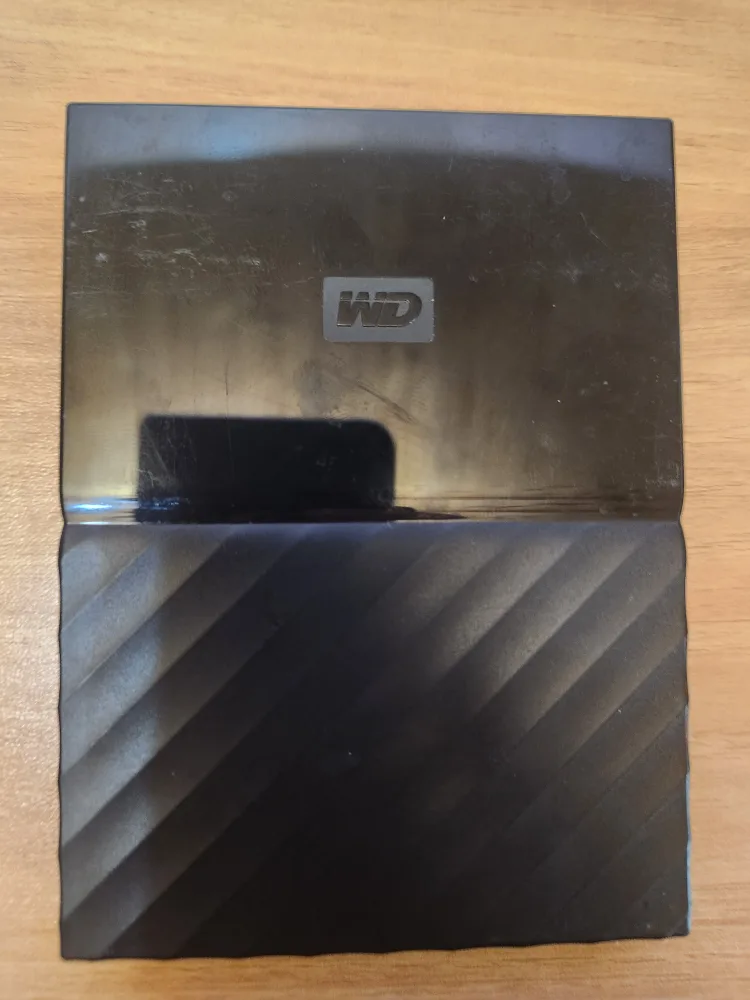wd 와장하드 2테라 중고 + LG 외장하드1테라 중고 합쳐서 6만원에 판매합니다.