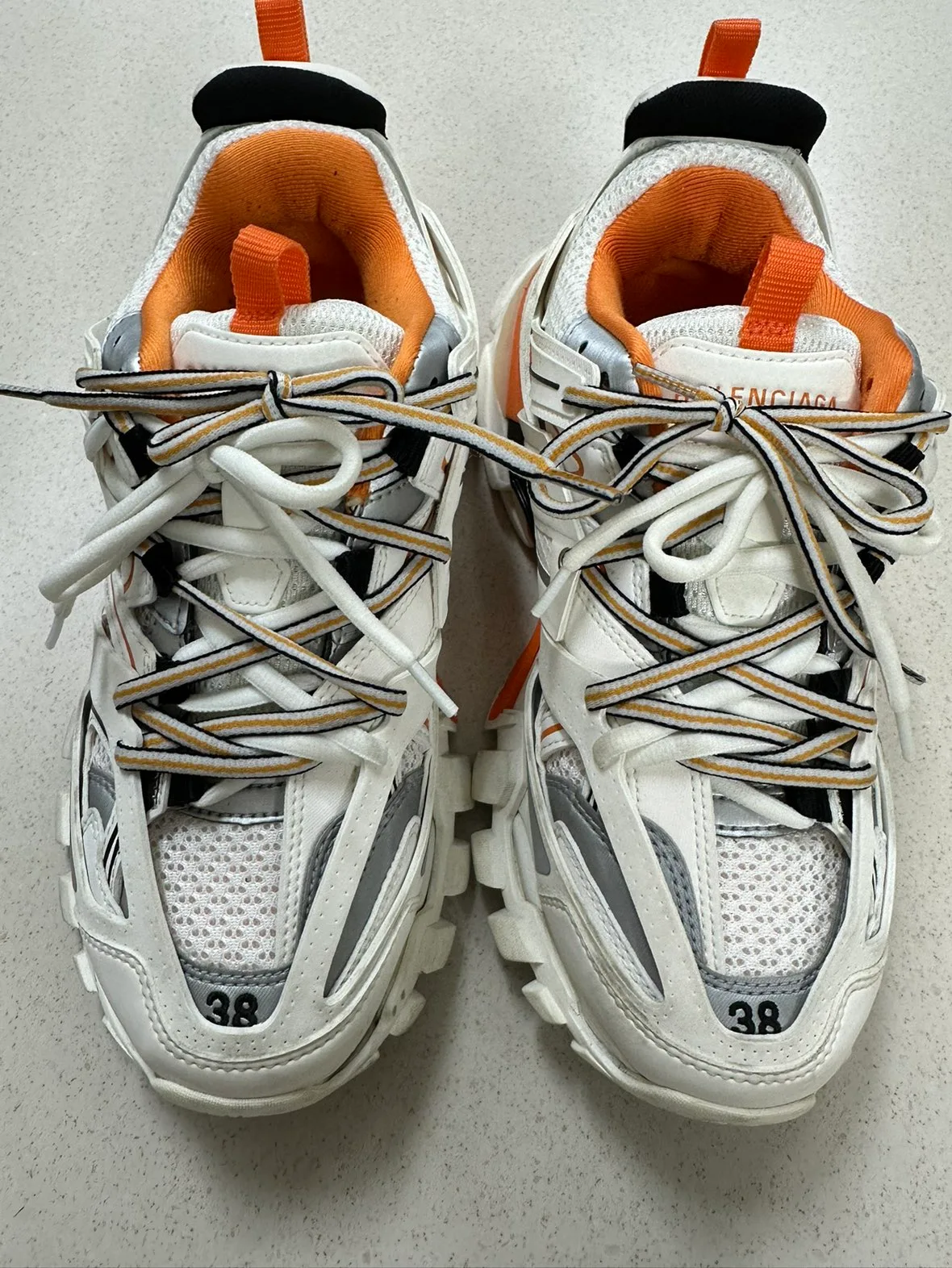 발렌시아가 트렉 흰+주