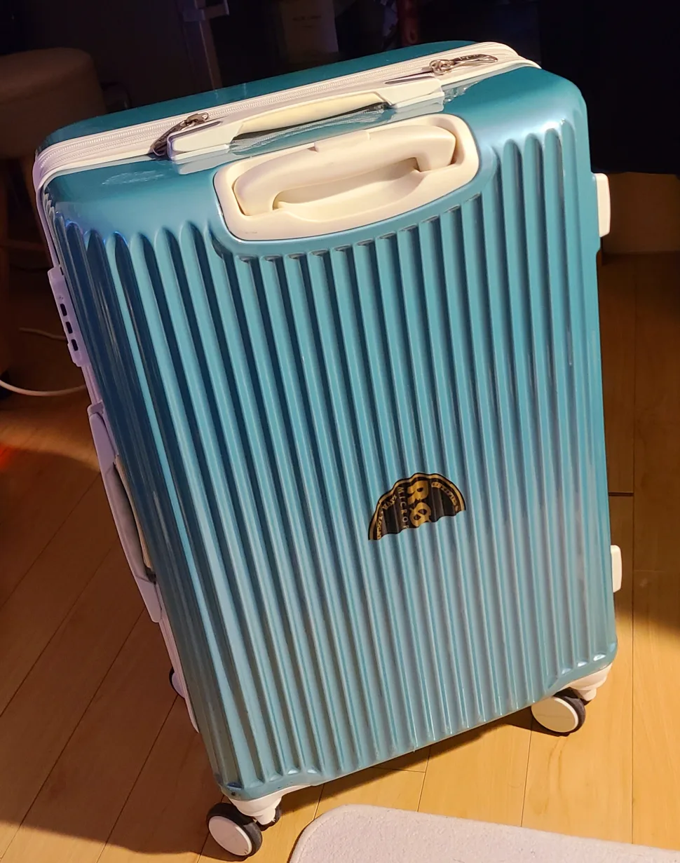 24인치 중고 캐리어 입니다(세로 약62cm)